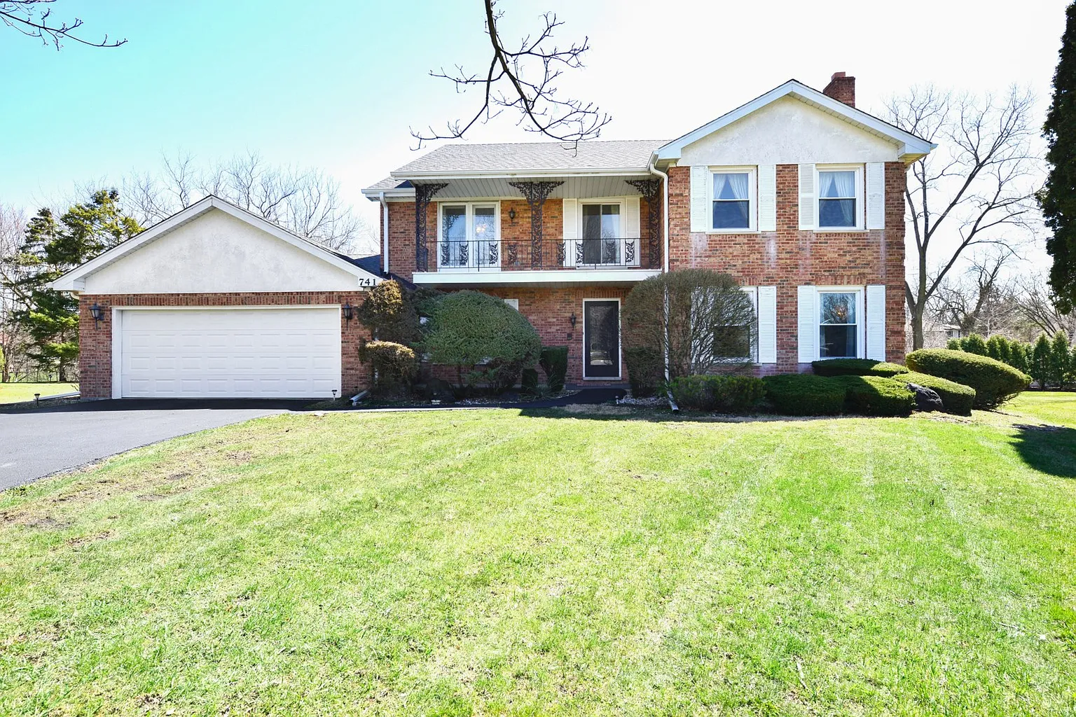 2S741 Avenue Chateaux E photo 1