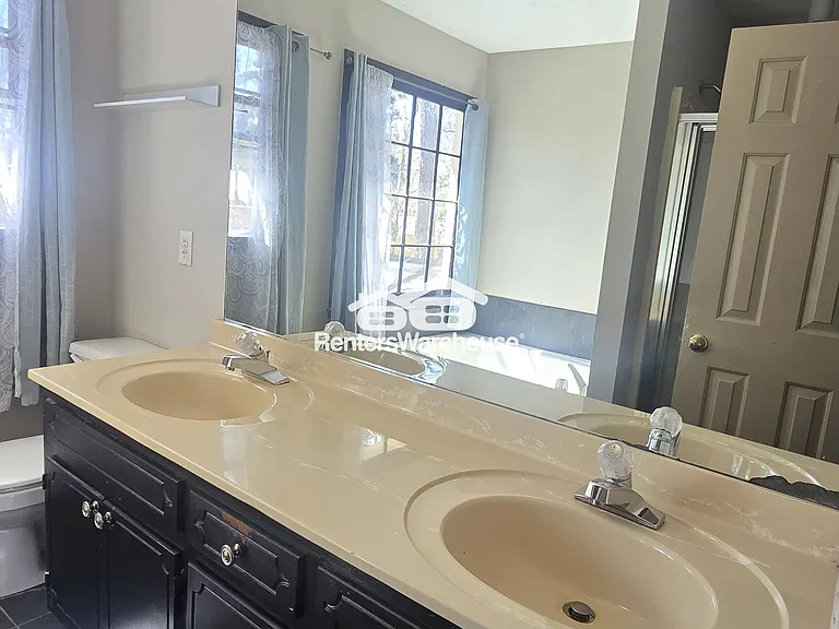 891 Providence Dr — Photo 22