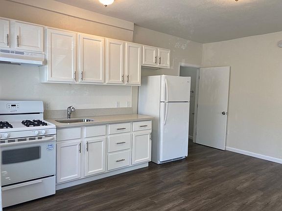 2nd image of 1039 N Bonnie Brae St #4