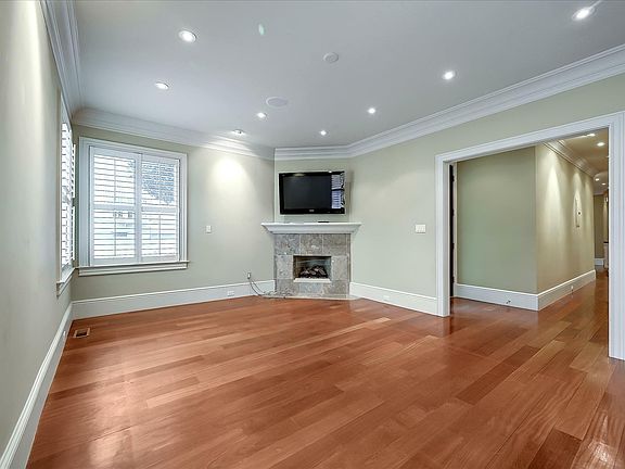 3rd image of 2599 Sacramento St