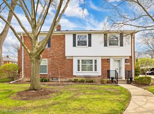 612 Cadieux Rd, Grosse Pointe, MI 48230