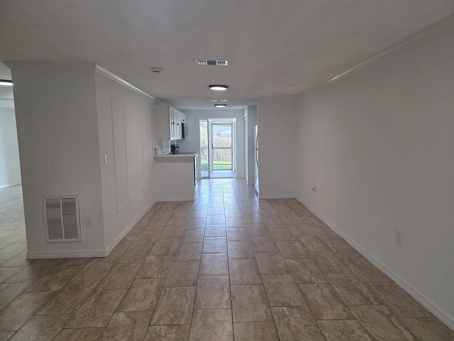 2 bed, 972 sqft, $2,000 — Photo 2