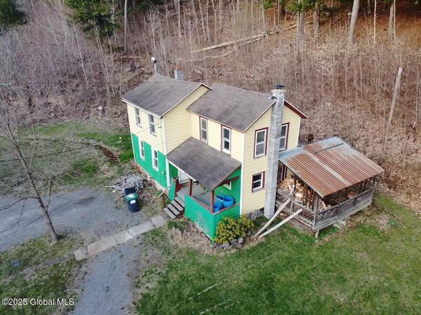 154 Cranes Hollow Rd, Amsterdam, NY 12010