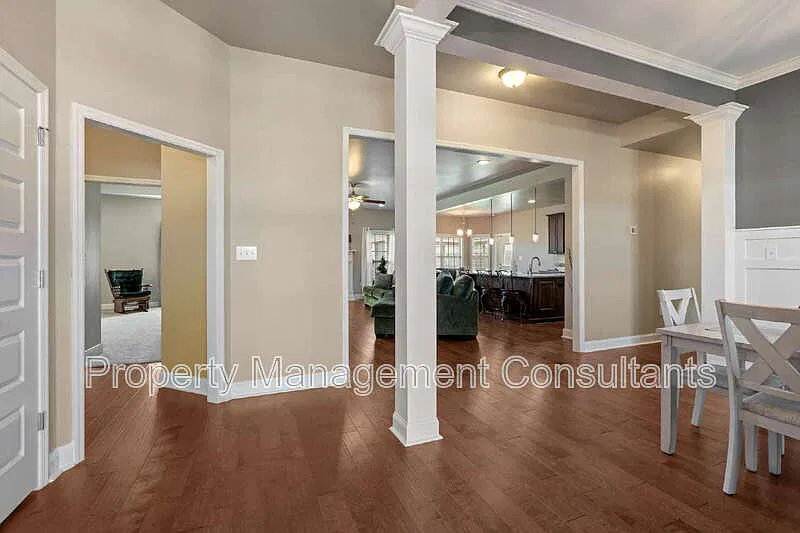 4 bed, 3.5 bath, 3375 sqft, $4,000 — Photo 2