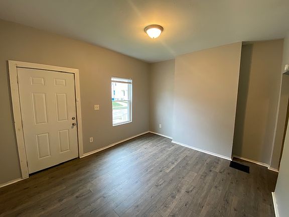 4th image of 673 Stanley Ave