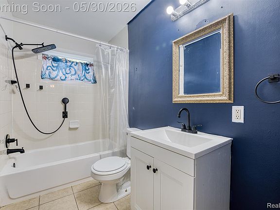 3rd image of 23075 Vance Ave