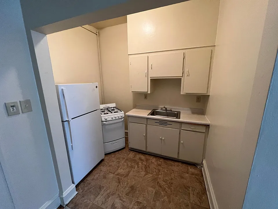 5066 S Packard Ave #4