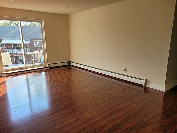 4th image of 110 W Byberry Rd #J5