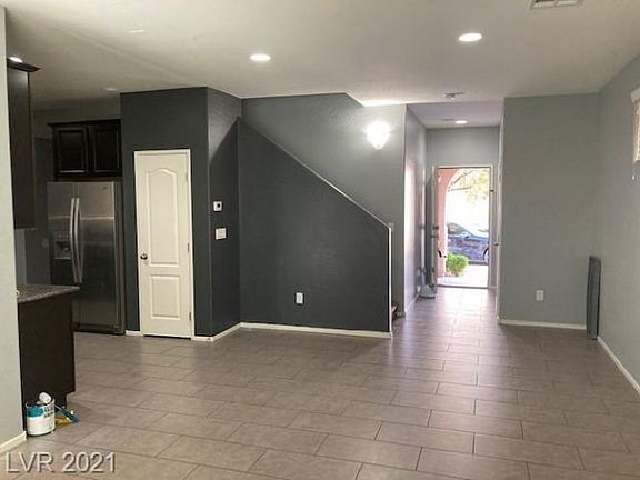 3rd image of 7677 Jasmine Falls Dr