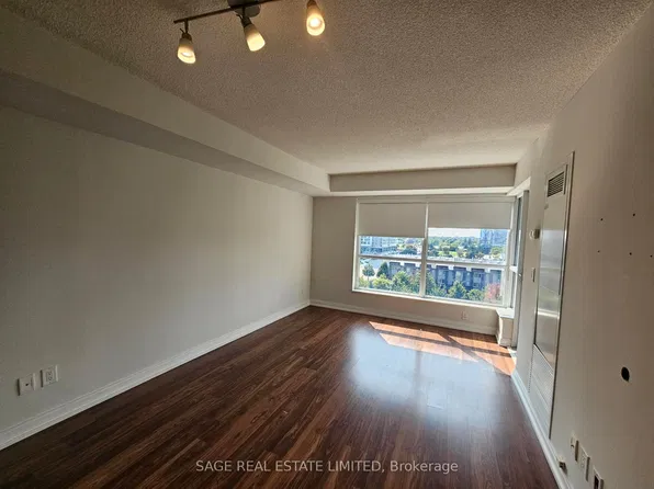 151 Village Green Sq, Toronto, ON