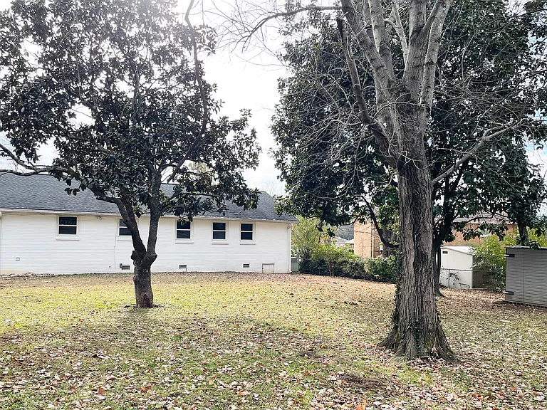 736 Vanderhorst Dr — Photo 3