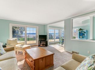 75 Hillside Dr, Lake Geneva, WI 53147