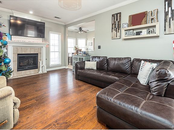 2nd image of 807 Bayou Vista Dr
