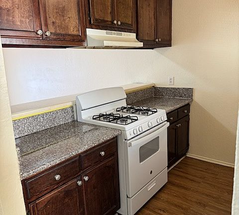 3rd image of 1330 E 10th St APT 202