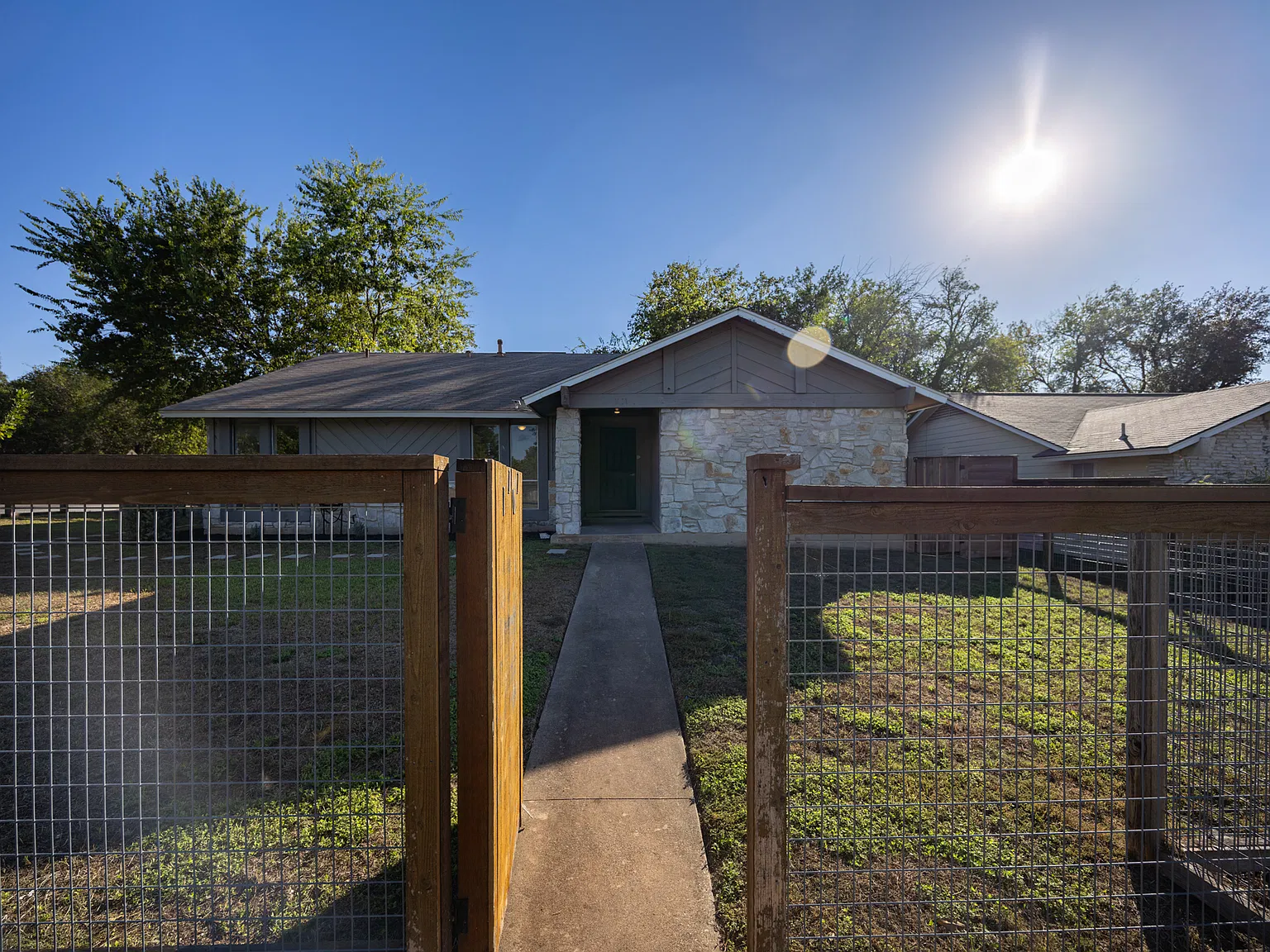 3 bed, 1300 sqft, $2,500 — Photo 3