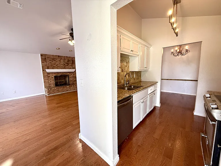 427 N Rockford Pl — Photo 12
