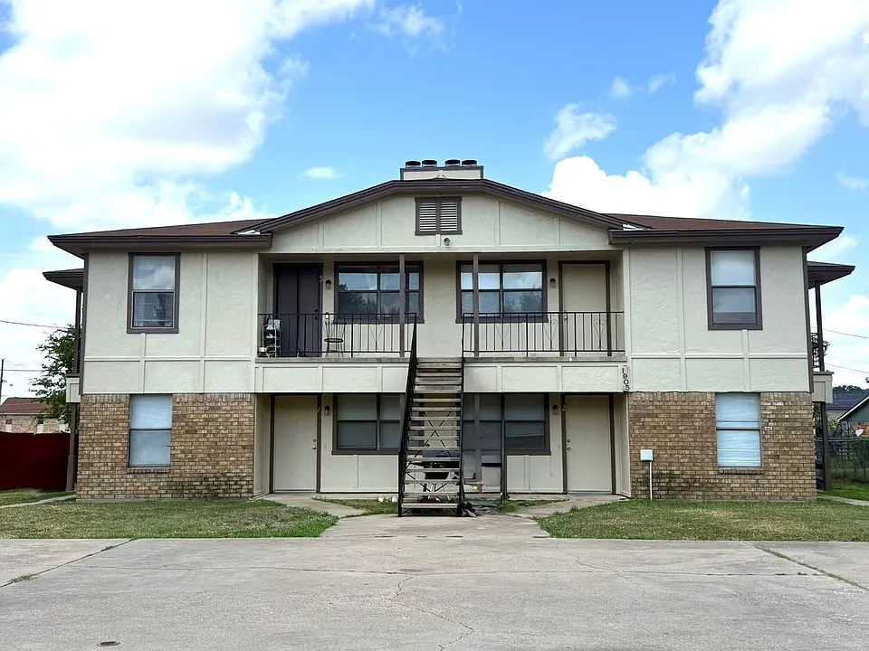 1905 Cedarhill Dr