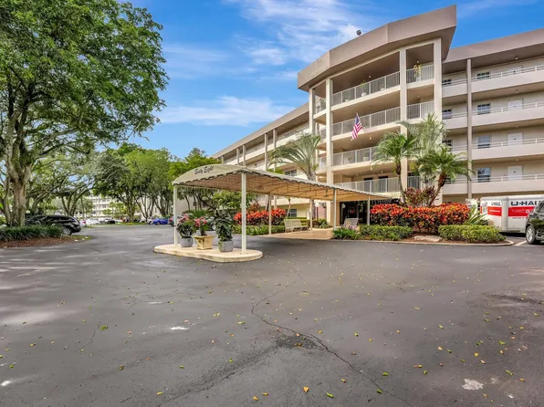 545 Oaks Lane #201, Pompano Beach, FL 33069