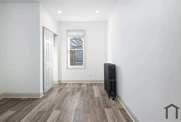 137 N Hobart St — Photo 11