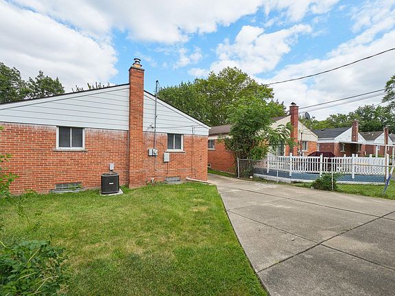 5th image of 6165 N Waverly St