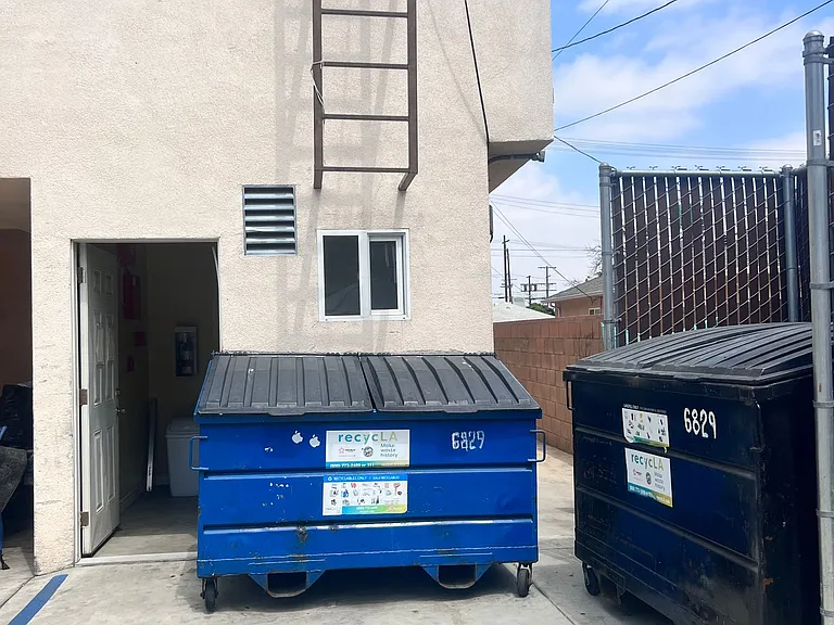 6829 Simpson Ave — Photo 1