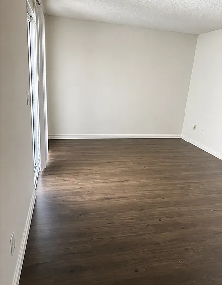 2822 Albany Ave — Photo 4