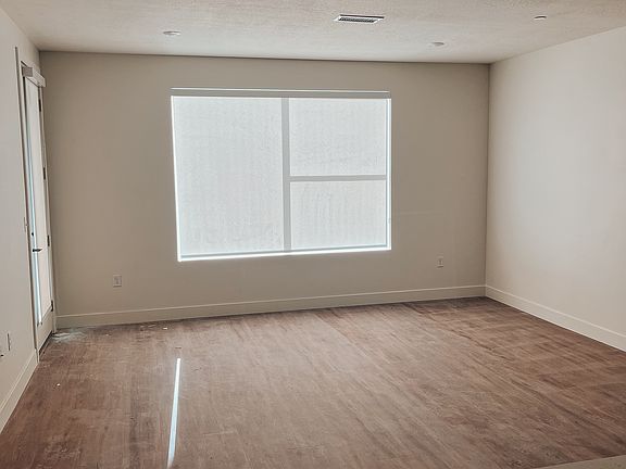 3rd image of 1853 N Washington Blvd #B101