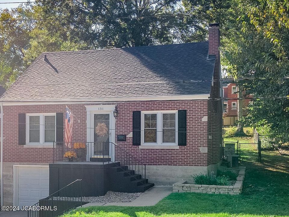 1st image of 131 Lavinia St