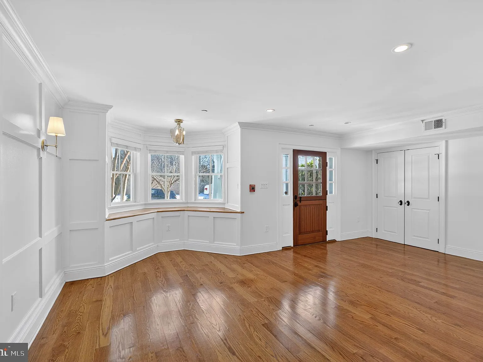2 bed, 2.0 bath, 1270 sqft, $4,500 — Photo 4
