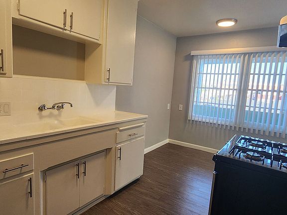 2nd image of 2747-2751 Pacific Ave #27515