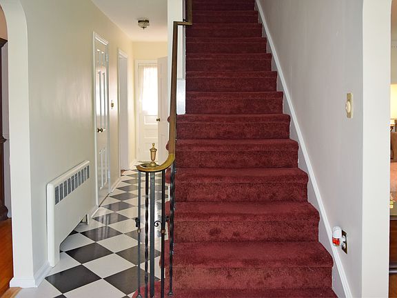 4th image of 2 Clarkson St