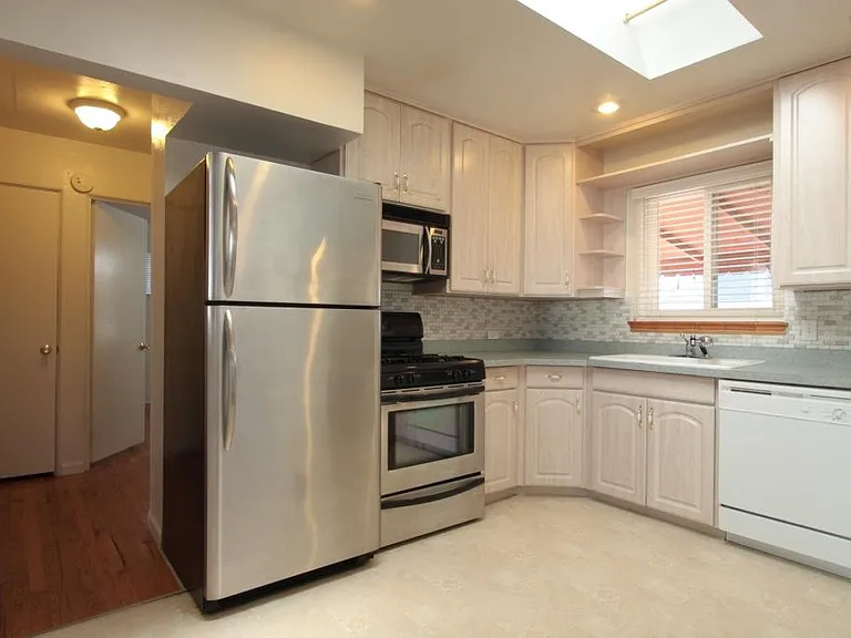 2028 Meade St — Photo 10