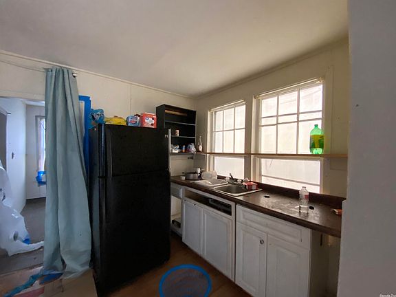2nd image of 305 N Panther Ave