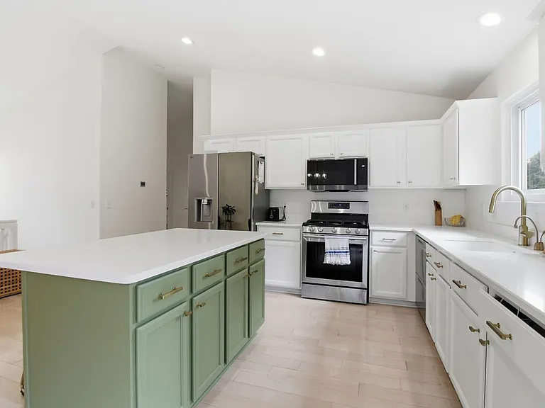 4905 Carrington Dr — Photo 4