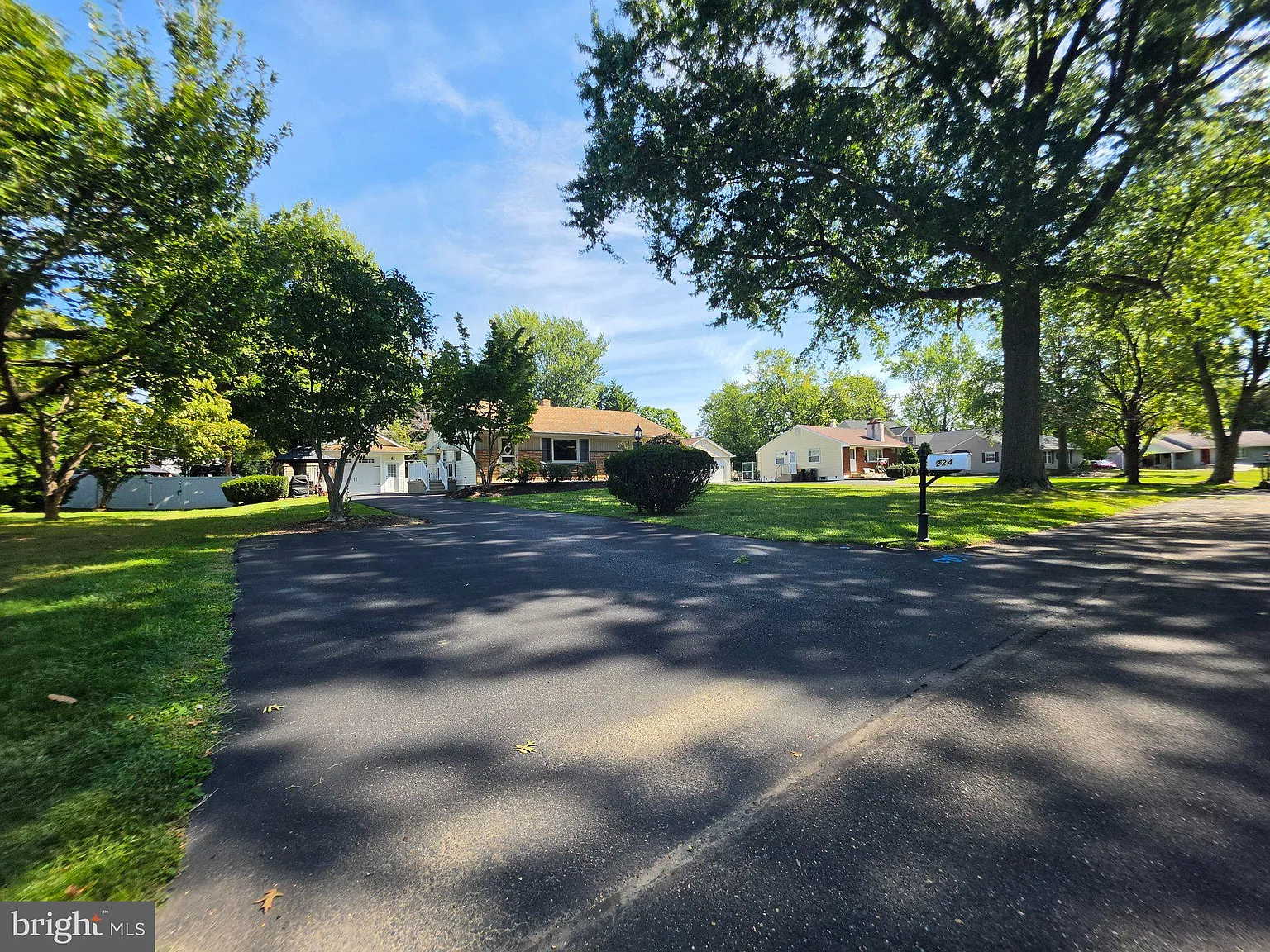 4 bed, 2.0 bath, 1820 sqft, $4,000 — Photo 1