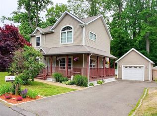 10 Lakewood Rd, East Hampton, CT 06424