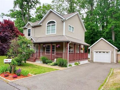10 Lakewood Rd, East Hampton, CT, 06424