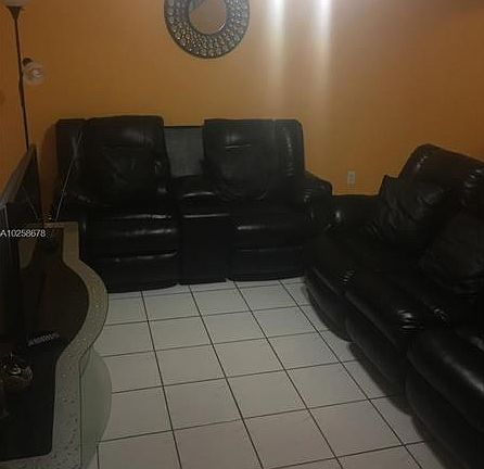 3rd image of 1701 W 42nd Pl APT 24