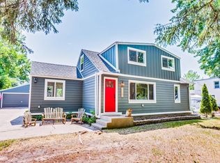 2102 Oakwood Dr, Mounds View, MN 55112