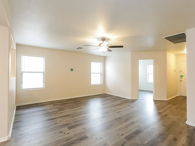 9004 S 4th St — Photo 3