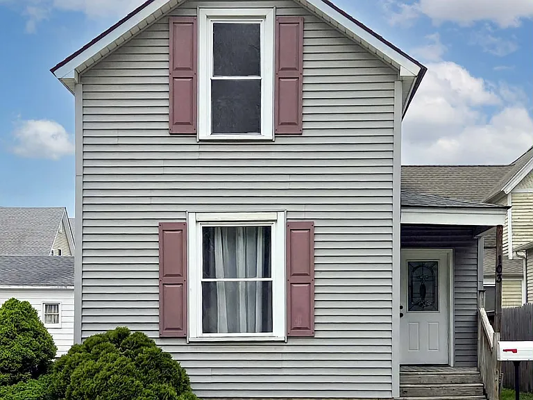 103 E Vermont St — Photo 1
