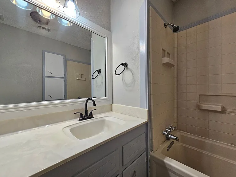 2301 Zinnia Ct — Photo 21