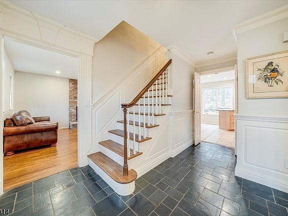 2nd image of 67 Frog Hollow Rd