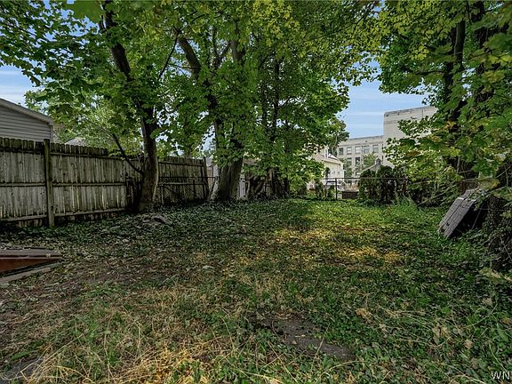 3rd image of 131 Lemon St