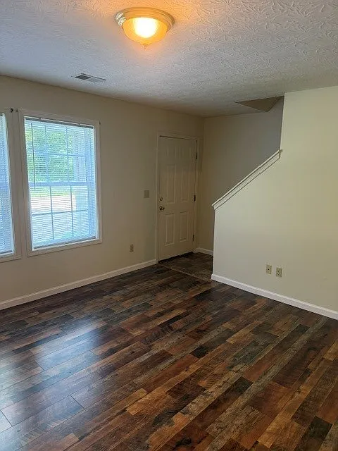 2 bed, 1.5 bath, $995 — Photo 2