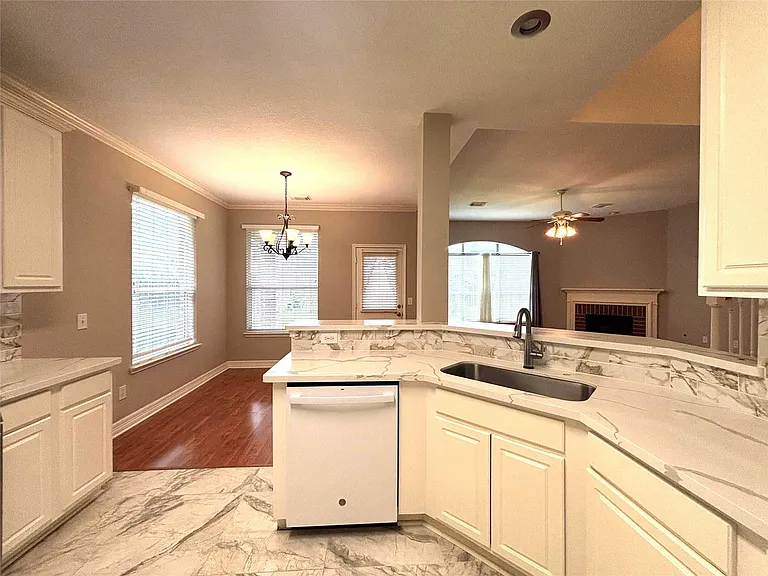 9514 Leaning Tree Ln — Photo 11