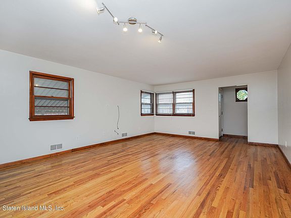 3rd image of 103 Grandview Ave