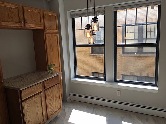 Dine in Kitchen