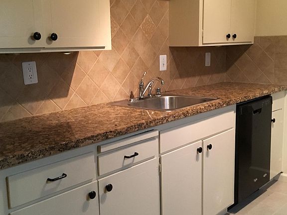 3rd image of 985 Mangrove Ave