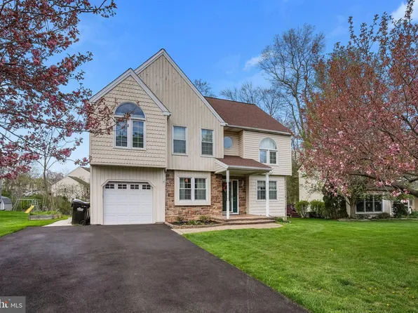 104 Nicholus Ct, Chalfont, PA 18914